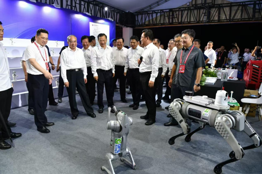 创新拥抱能源 携手低碳时代丨一号娱乐电子亮相2024山东夏日“以旧换新”消费季暨国潮臻品馆烟台周活动